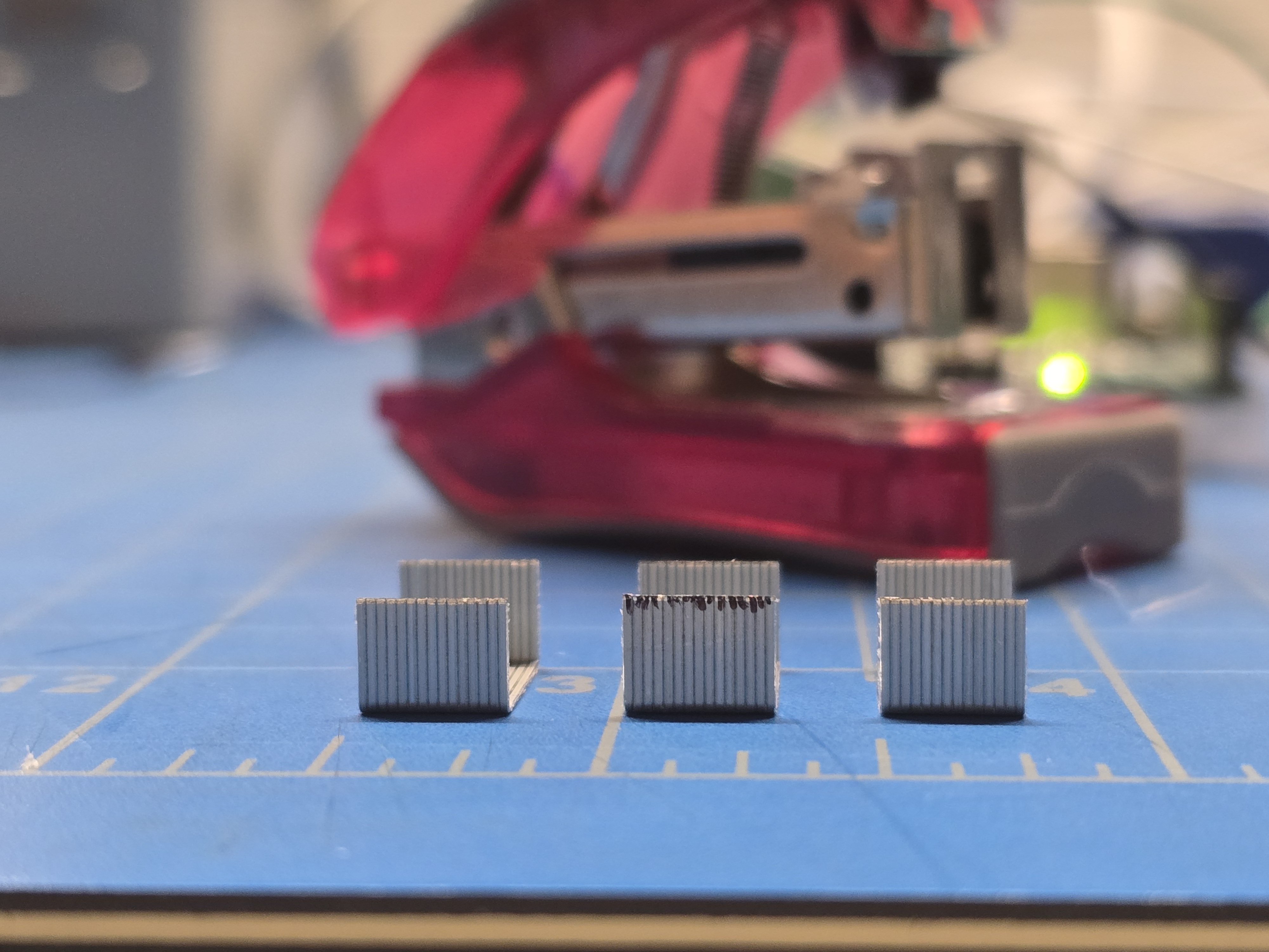 Staple count accuracy validation: repeated tests showed the LED reliably indicates a low staple count at approximately 14 staples